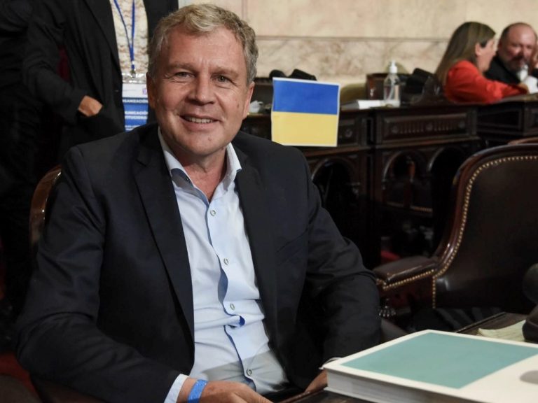 Galimberti cuestionó a los diputados que abandonaron el recinto