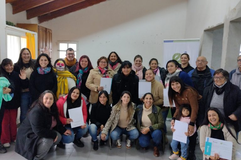 La provincia y el municipio de Paraná fortalecen a emprendedores de la Economía Social con microcréditos