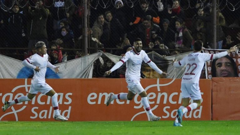 River fue superado por Huracán y llega en su peor momento a la revancha con Vélez