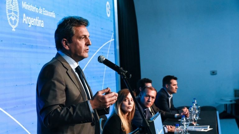 Massa: “Vinimos a sumarnos con trabajo a la revolución del desarrollo de Vaca Muerta”