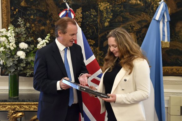 Bordet y la embajadora del Reino Unido trabajan para aumentar la exportación