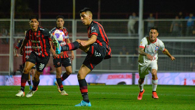 Patronato igualó con Argentinos Juniors en un partido con el VAR de protagonista
