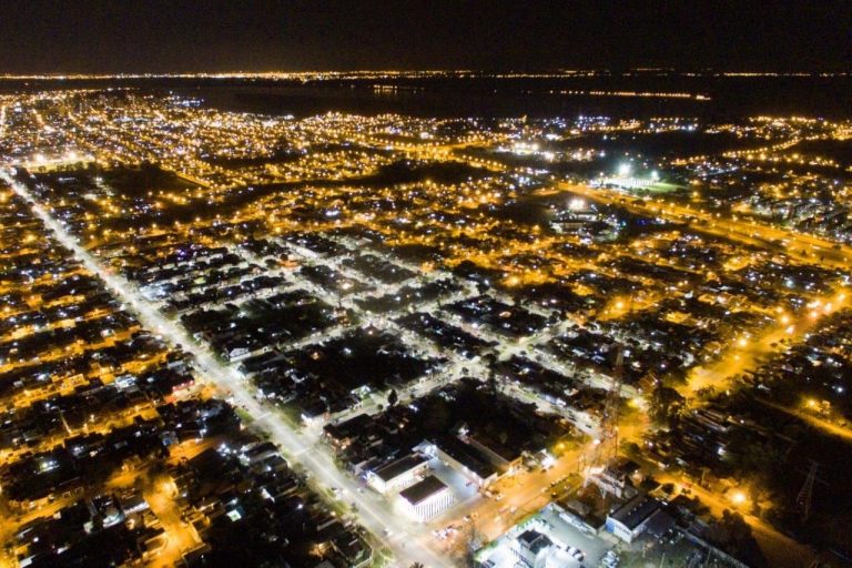 Continúa el plan para mejorar el sistema lumínico de la ciudad y ahorrar energía