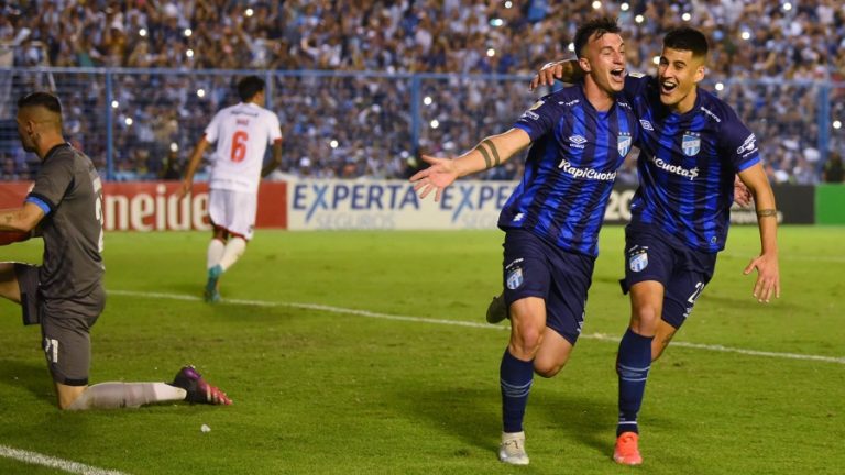 Atlético venció a Estudiantes en Tucumán y quedó como único puntero