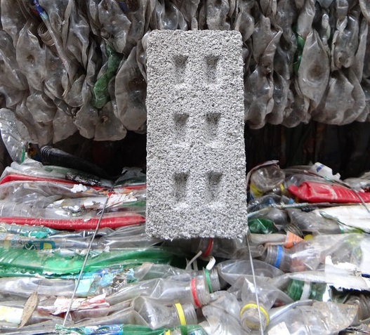 Primera planta para fabricar ladrillos con desechos plásticos