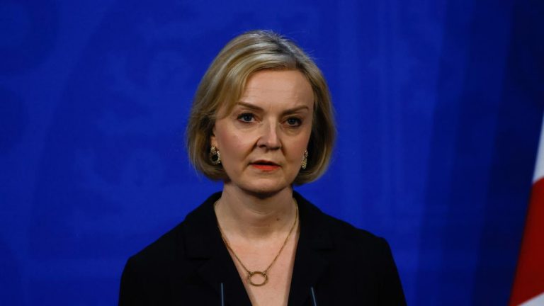 La primera ministra británica Liz Truss renunció tras 44 días en el cargo