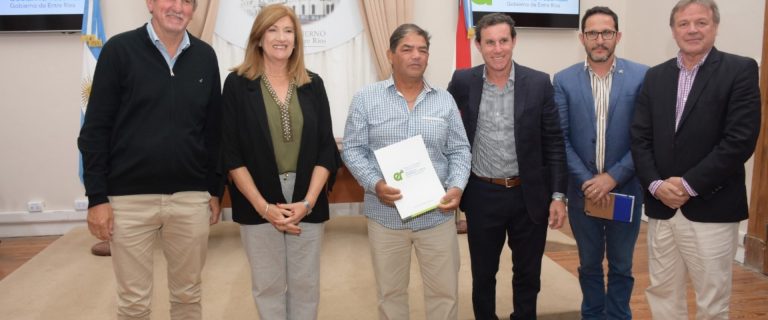 Pescadores recibieron su personería jurídica y carnet habilitante