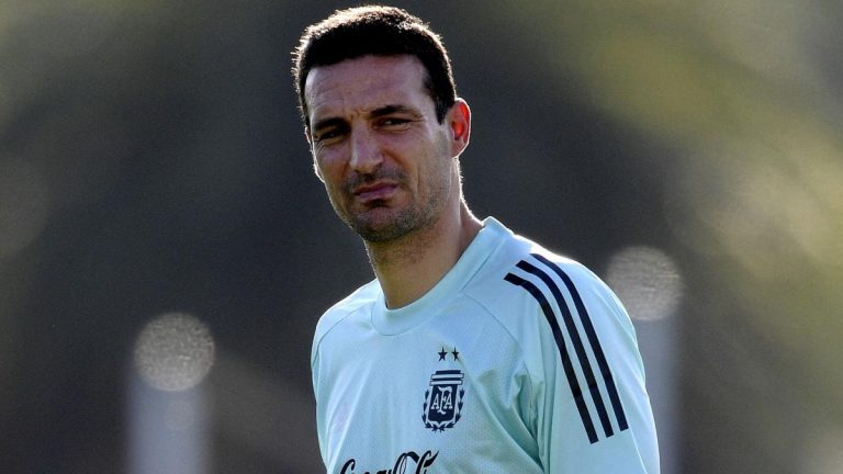Scaloni llegó a Argentina y confirmó que esperará hasta el 14 para dar la lista definitiva