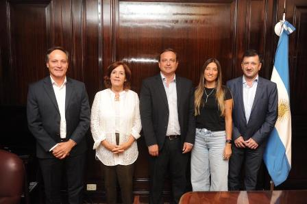 Se rompió el bloque oficialista del Senado: Kueider y otros cuatro miembros conformaron Unidad Federal