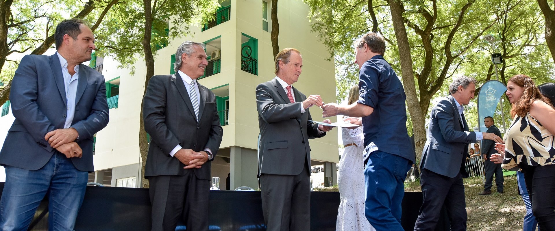 Fernández y Bordet firmaron acuerdos para la construcción de otras 700 viviendas en Entre Ríos