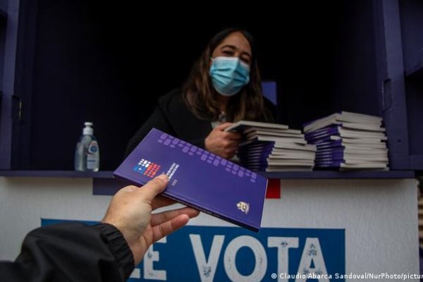 Chile: ultraderecha arrasa en la elección de constituyentes y redactará una nueva Constitución