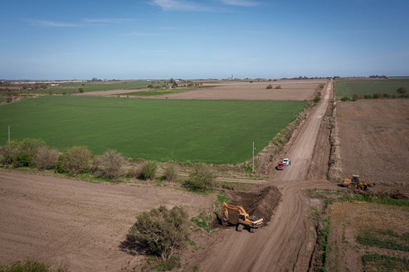 Ejecutan mejoras en el camino de acceso a Aldea Grapschental