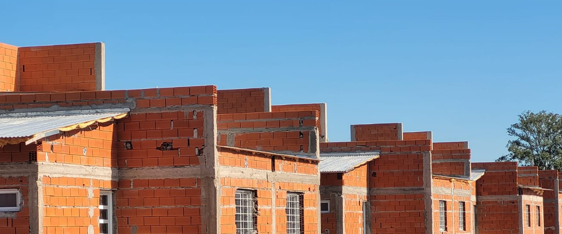 Con fondos nacionales y provinciales se licitarán 242 nuevas viviendas para cuatro localidades