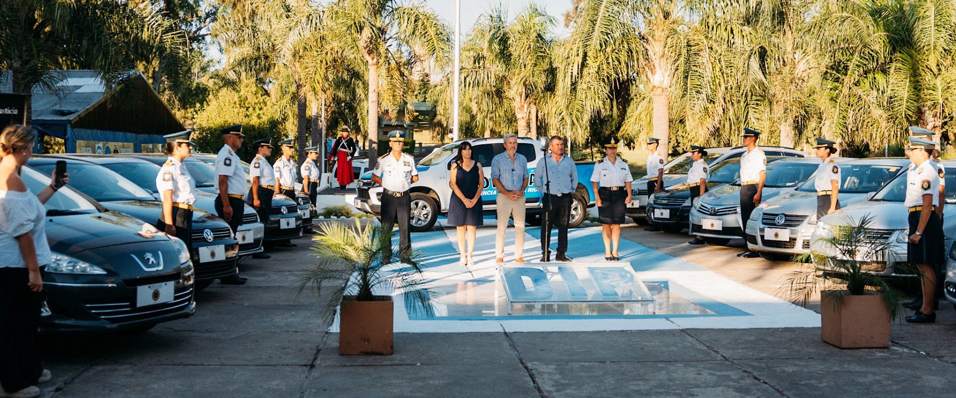Frigerio entregó autos de funcionarios políticos a la policía provincial