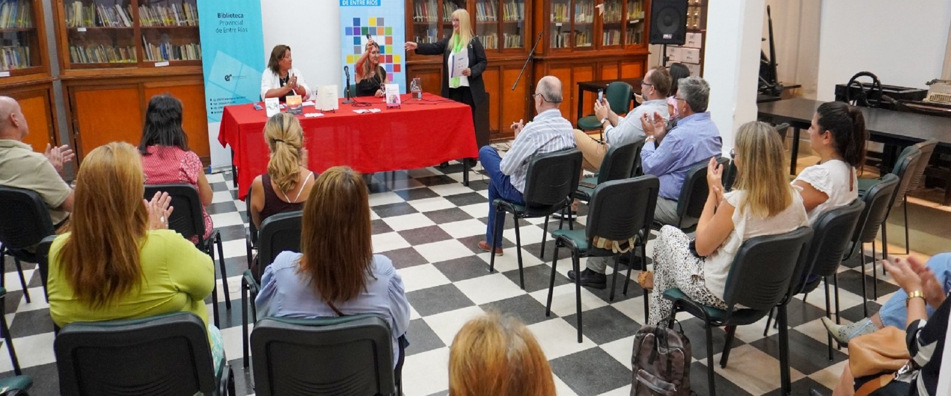 Empezó el ciclo Ellas Presentan en la Biblioteca Provincial