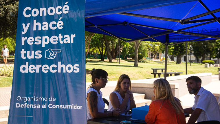 Brindan asesoramiento sobre Derechos al Consumidor en plazas de la ciudad