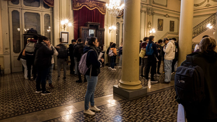 Estudiantes de Turismo disfrutaron de una visita guiada en el Teatro Municipal 3 de Febrero