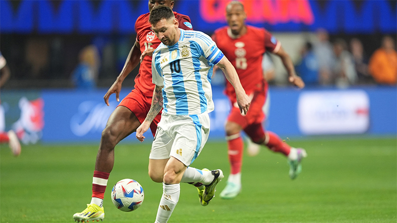 Argentina le ganó 2 a 0 a Canadá en su debut por Copa América