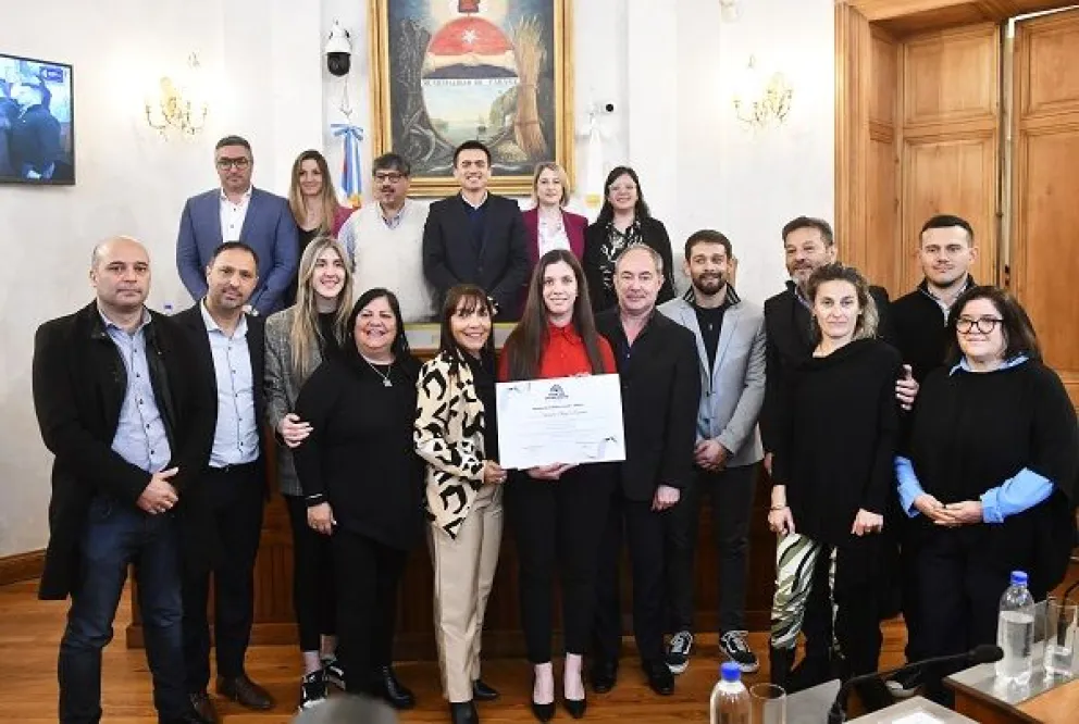 Concejales homenajearon a la enfermera que quedó internada tras el incendio del Hospital San Roque