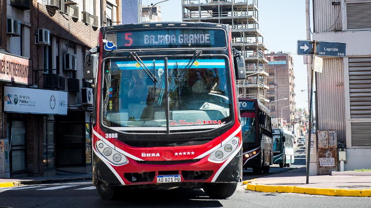 Conservando los beneficios, se actualizaron las tarifas del transporte público de pasajeros