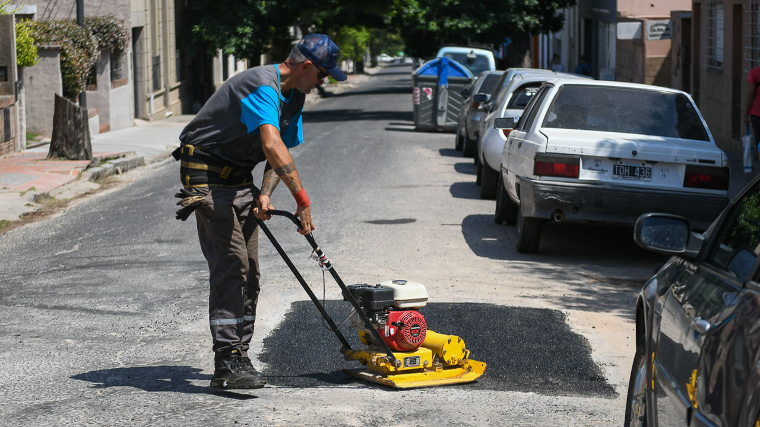 Comienza a usarse el sistema de asfalto en frío para bacheo en la ciudad