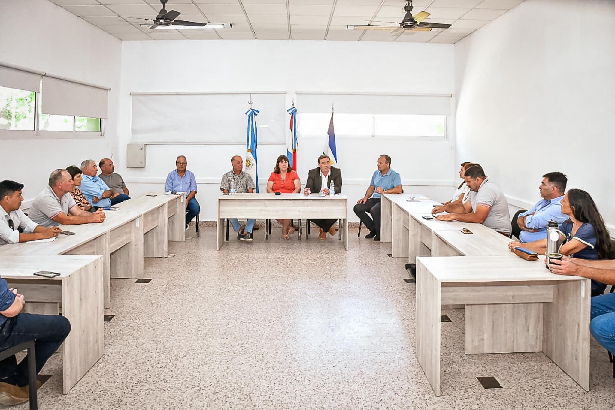 Reunión de trabajo entre autoridades viales, de municipios, comunas y juntas del departamento Colón