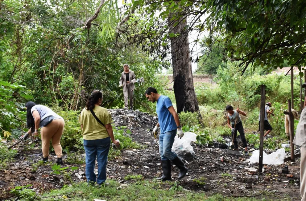 Comenzando por casa: Se realizó una jornada de limpieza comunitaria en barrio Belgrano Sur