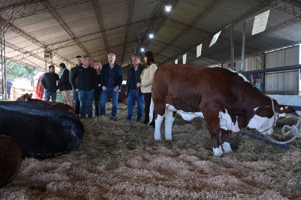 Frigerio anunció créditos para productores y mejoras viales en la 80° Exposición Rural de Feliciano