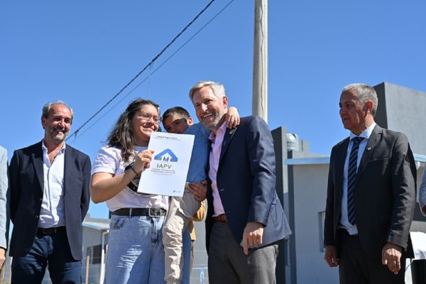 El gobernador entregó nuevas viviendas finalizadas por la provincia