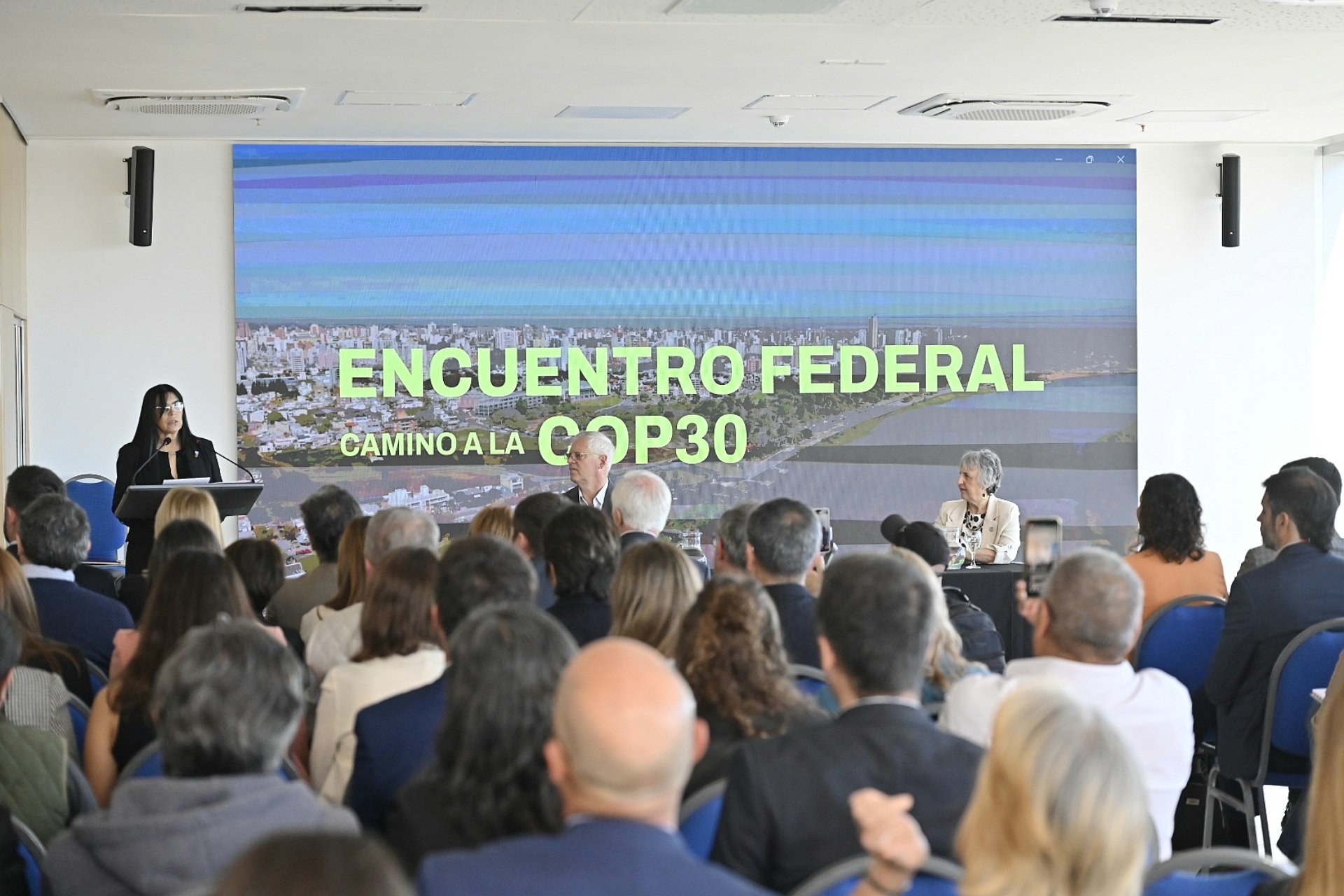 La capital entrerriana es sede de un foro nacional sobre cambio climático