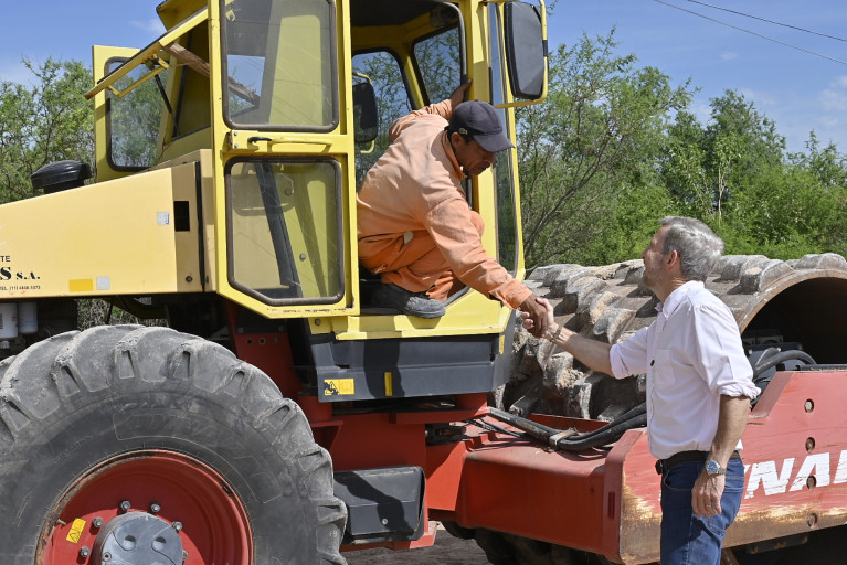 Frigerio recorrió la obra de pavimentación del acceso norte a Concepción del Uruguay