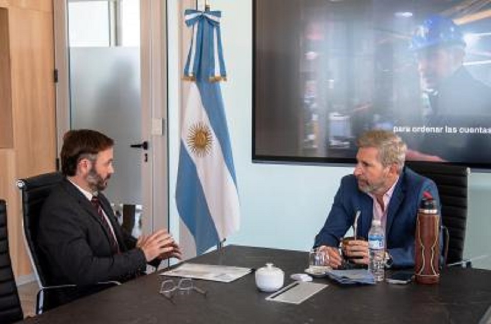 Obras en marcha y proyectos turístico para Concordia fueron los temas abordados en el encuentro del gobernador con Azcué