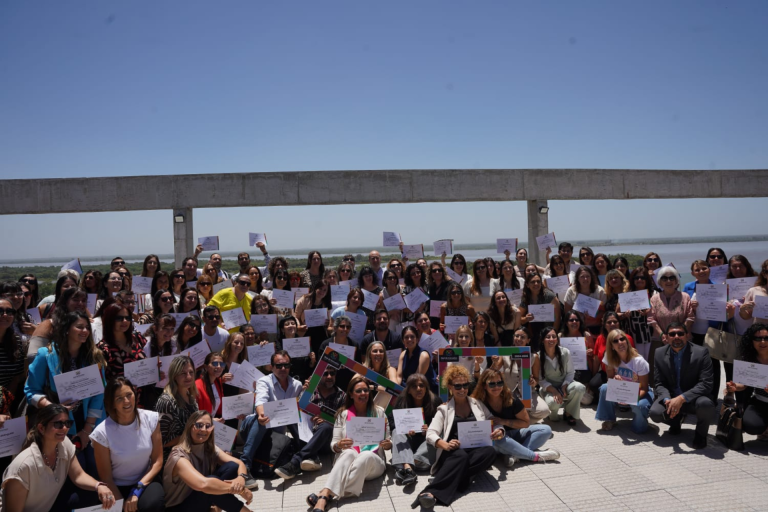 Más de 170 rectores del programa Red de Escuelas que Transforman recibieron sus diplomas