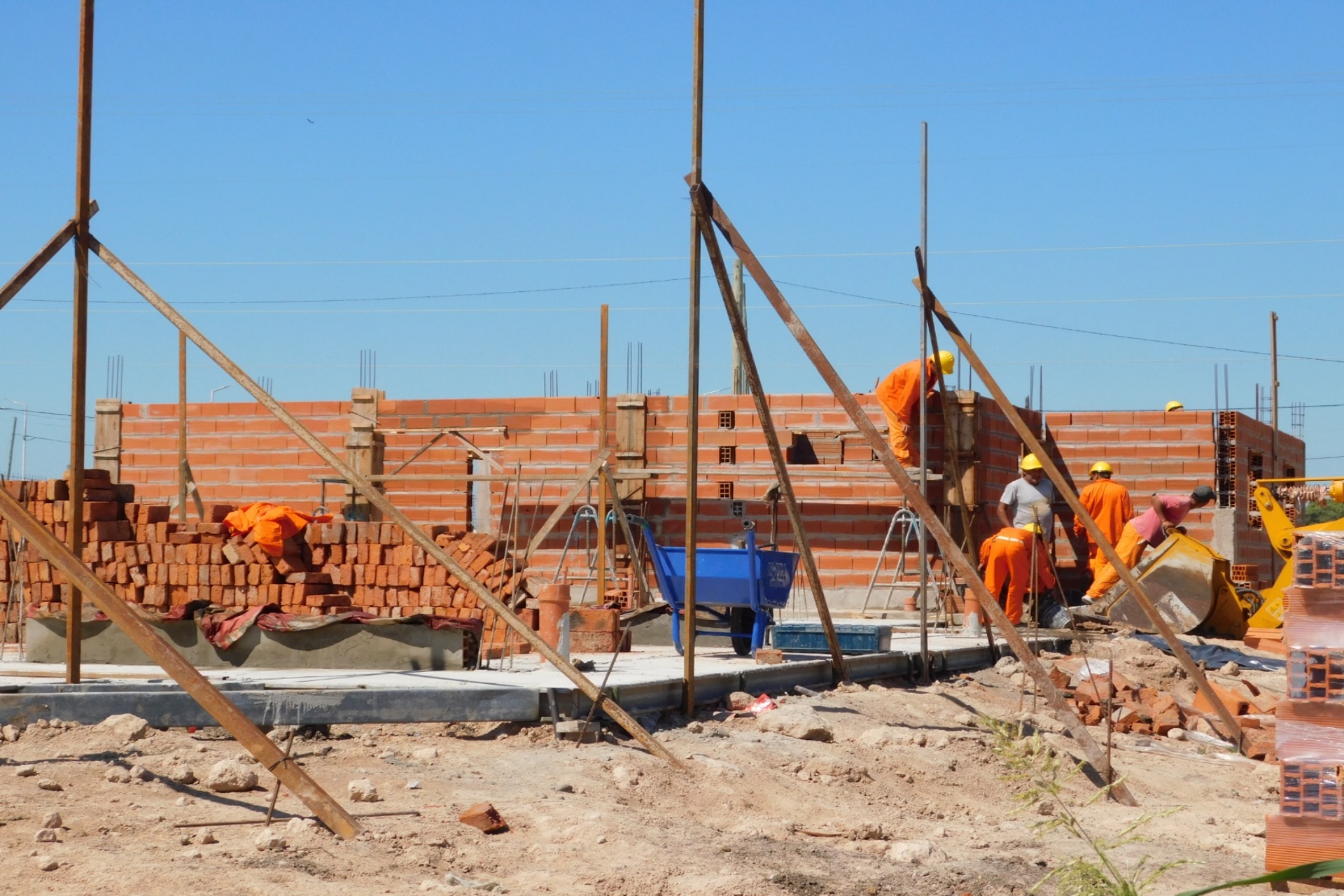 Avanzan la construcción de viviendas con financiamiento provincial