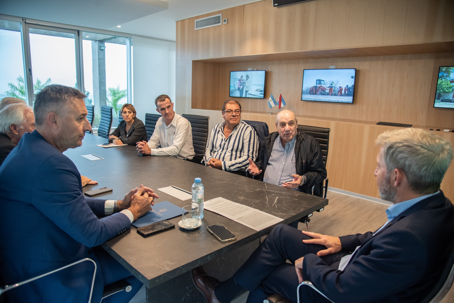 Frigerio se reunió con el sector avícola para impulsar la producción de proteína animal en Entre Ríos