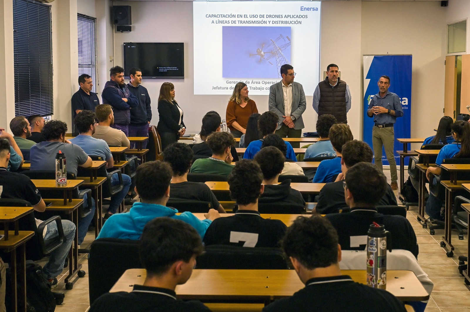 Enersa brindó una charla sobre el uso de drones a estudiantes de escuela técnica