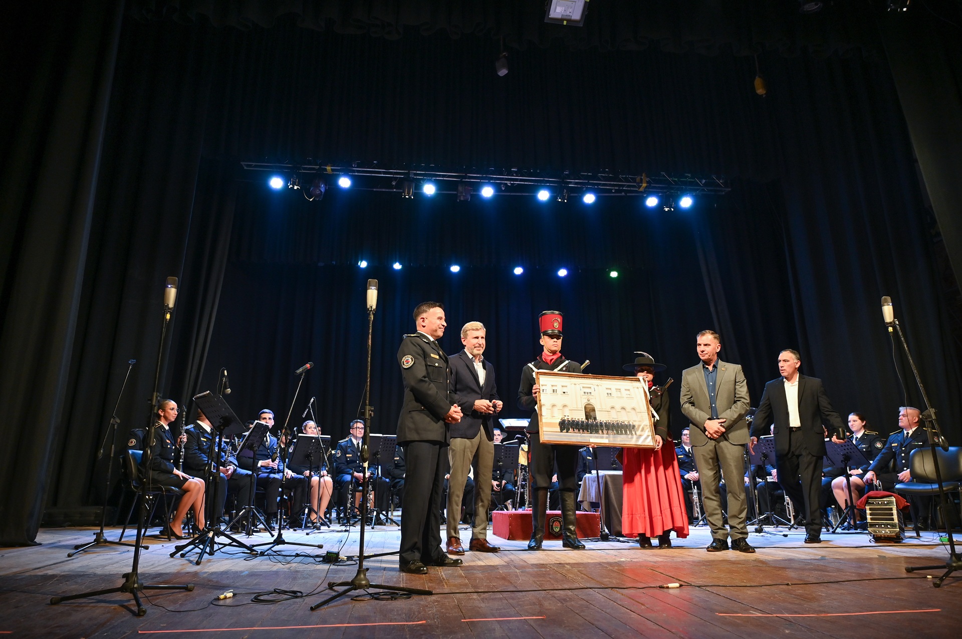 El gobernador participó del concierto por los 206 años de la Banda de la Policía de Entre Ríos